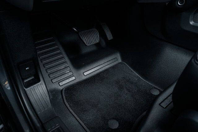 2022 Land Rover Defender 110 SE