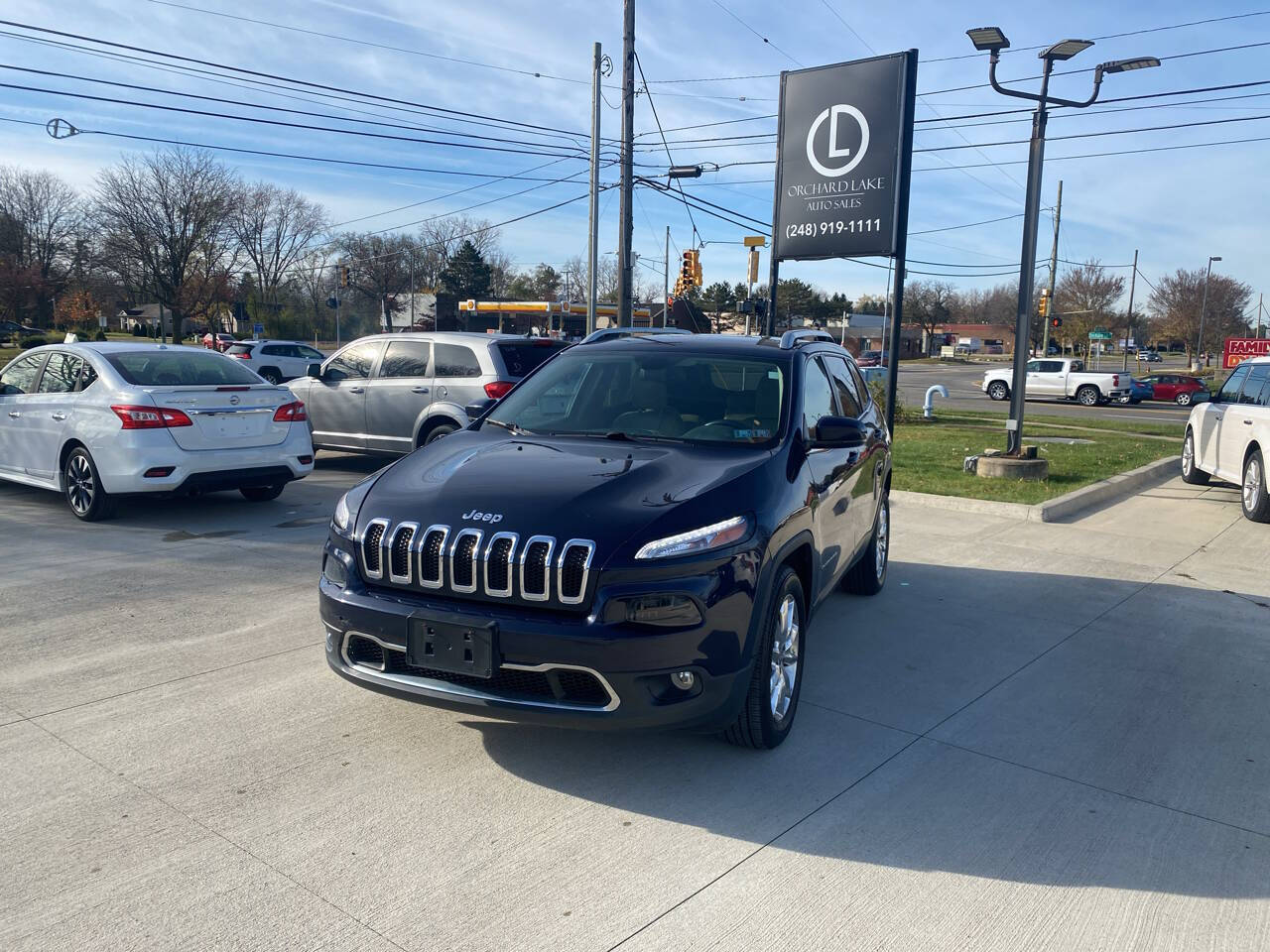 2015 Jeep Cherokee for sale at ORCHARD LAKE AUTO SALES INC in Farmington Hills, MI