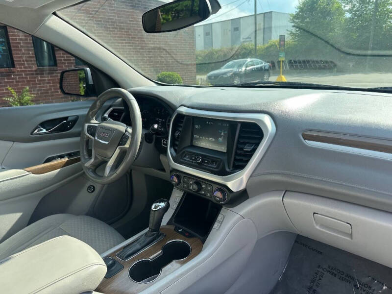 2018 GMC Acadia SLE-2