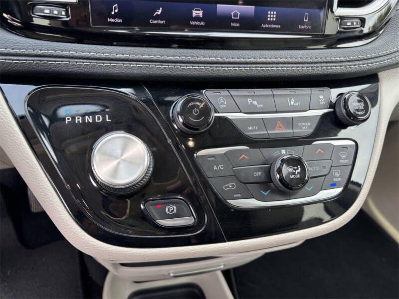 2021 Chrysler Pacifica Touring L