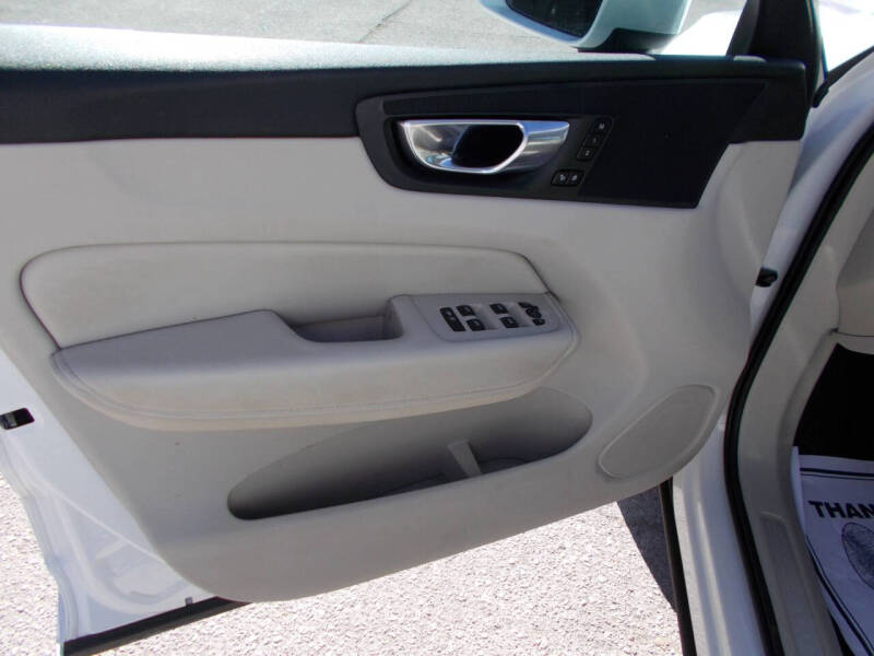 2023 Volvo XC60 B5 Plus Bright Theme