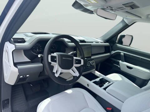 2025 Land Rover Defender 90 P400 X-Dynamic SE