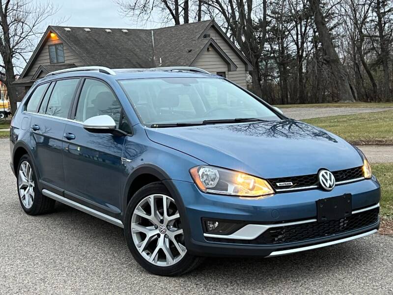 2017 Volkswagen Golf Alltrack for sale at Direct Auto Sales LLC in Osseo MN
