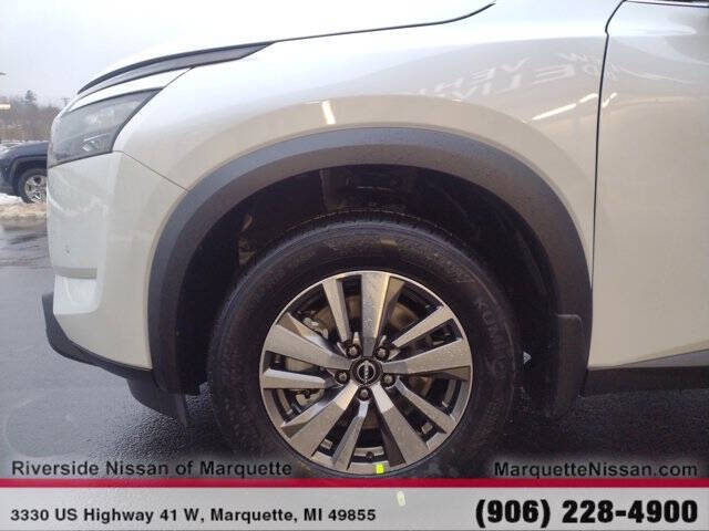 2025 Nissan Pathfinder SL