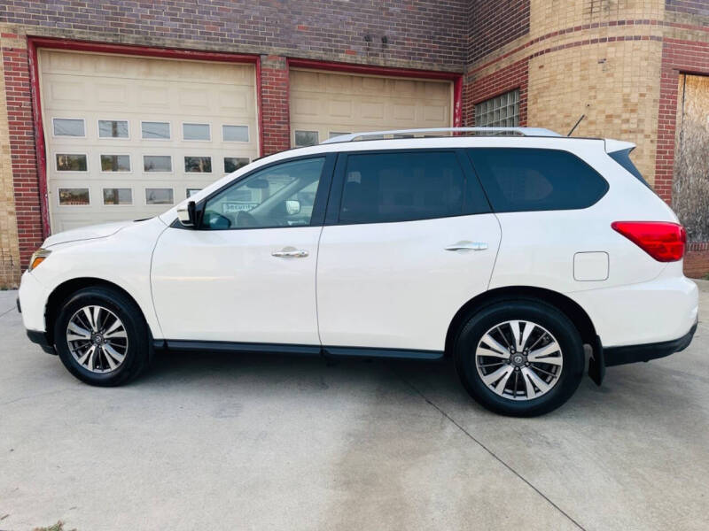 2017 Nissan Pathfinder SV