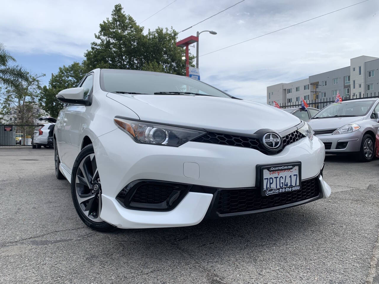 White 2016 Scion iM Base 4dr Hatchback CVT 1