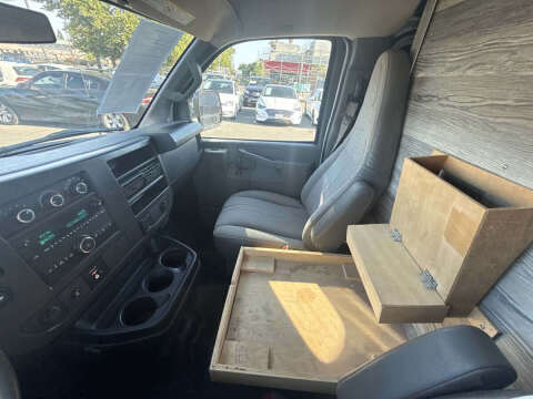 2017 GMC Savana 2500