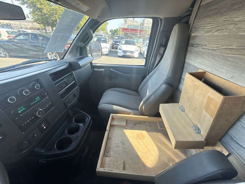 2017 GMC Savana 2500