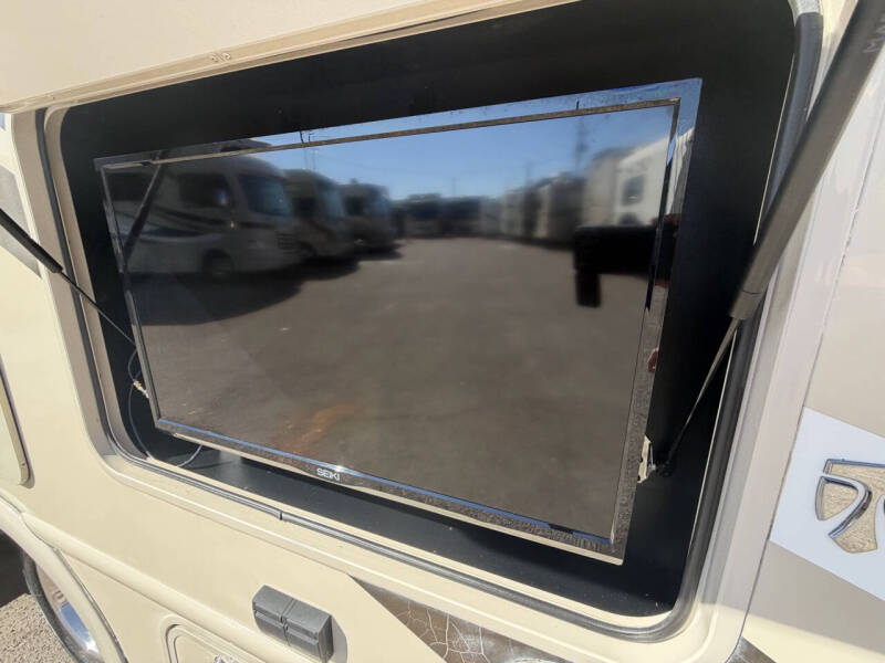2016 Thor Motor Coach COMPASS
