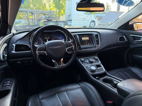 2017 Chrysler 200 Limited