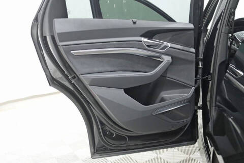 2022 Audi e-tron S quattro Prestige