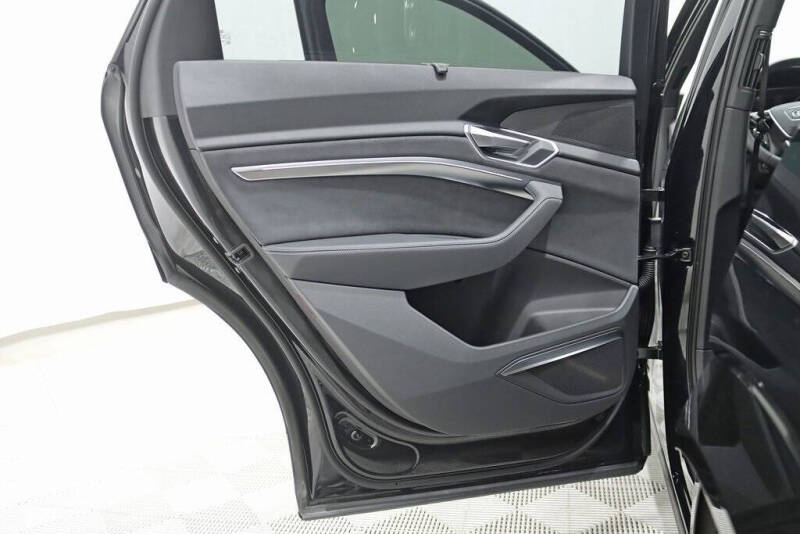 2022 Audi e-tron S quattro Prestige