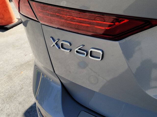 2024 Volvo XC60 B5 Core Dark Theme