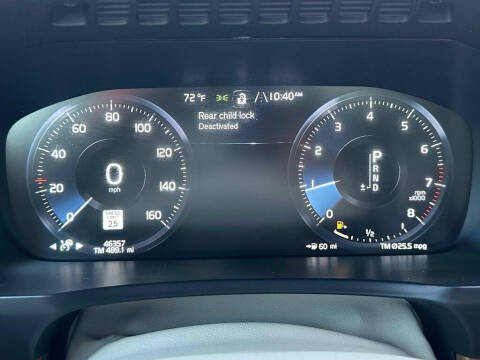 2022 Volvo XC90 T6 Momentum 7-Passenger