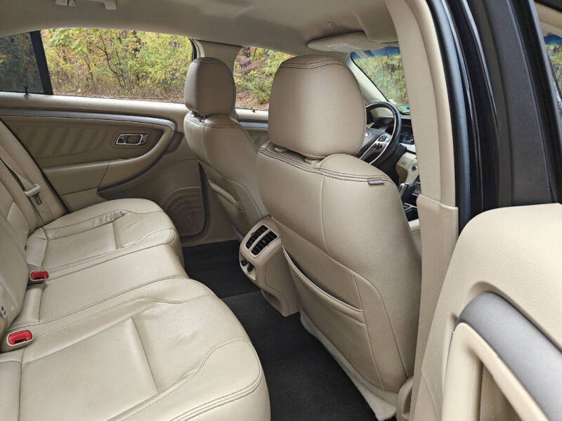 2018 Ford Taurus SEL