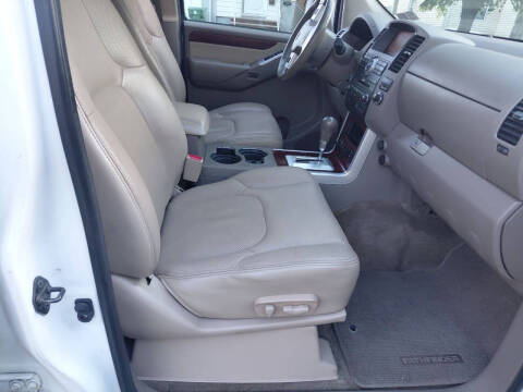2012 Nissan Pathfinder LE