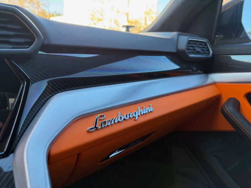 2023 Lamborghini Urus S