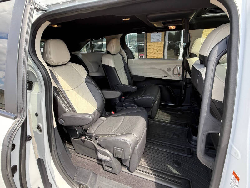 2025 Toyota Sienna Limited 7-Passenger