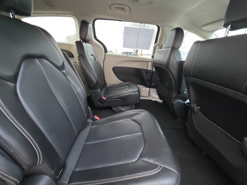 2020 Chrysler Voyager LXi