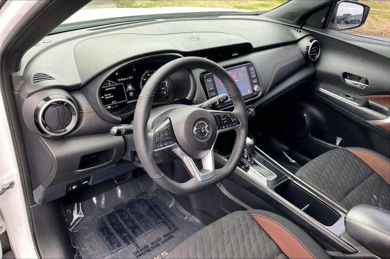 2021 Nissan Kicks SR