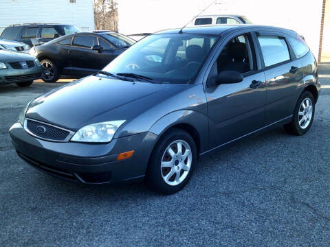 2005 Ford Focus for sale at Wamsley's Auto Sales in Colonial Heights VA