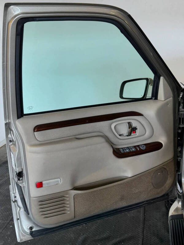 2000 Cadillac Escalade