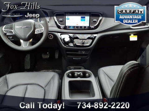 2026 Chrysler Pacifica Select