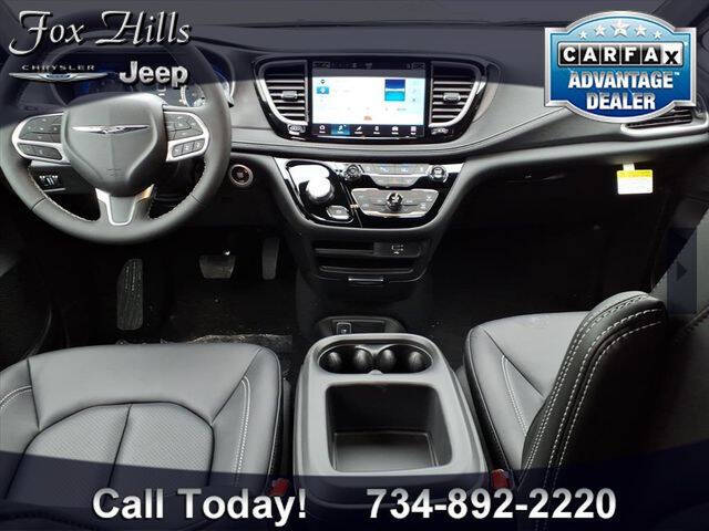 2026 Chrysler Pacifica Select
