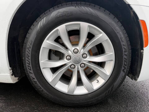 2016 Chrysler 300 Limited