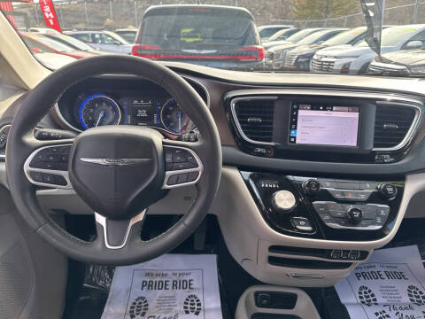 2022 Chrysler Voyager LX