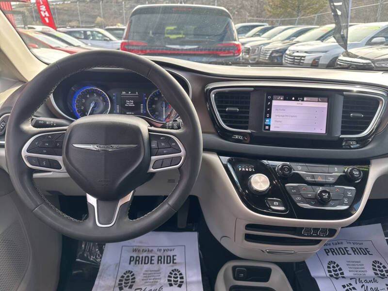 2022 Chrysler Voyager LX