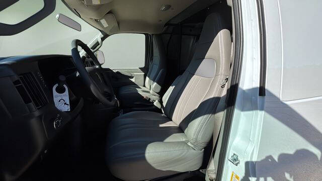 2025 Chevrolet Express 2500