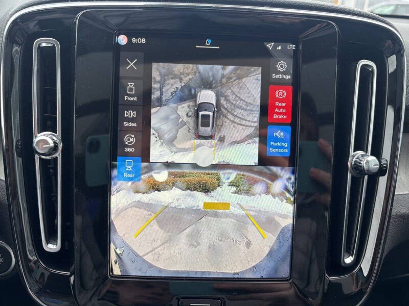 2026 Volvo XC40 B5 Plus