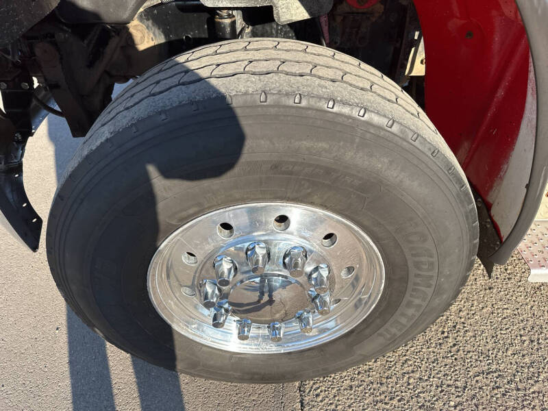 2005 Freightliner M2 106