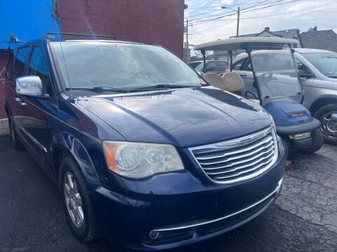 2013 Chrysler Town and Country for sale at The Bengal Auto Sales LLC in Hamtramck MI