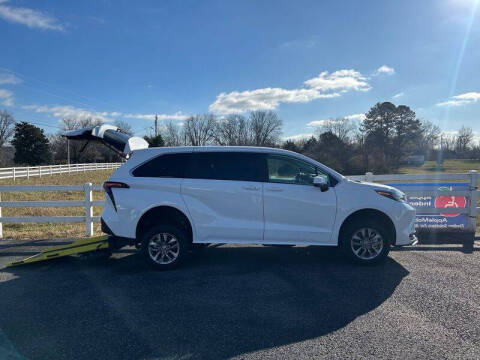 2025 Toyota Sienna LE 8-Passenger