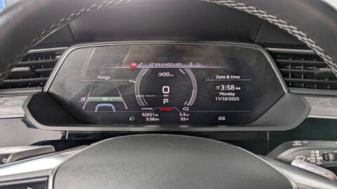 2021 Audi e-tron quattro Premium