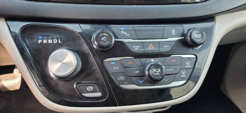 2017 Chrysler Pacifica Touring-L Plus