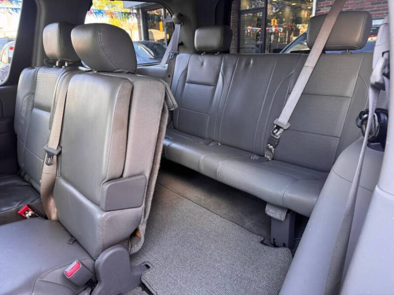 2004 Nissan Armada LE