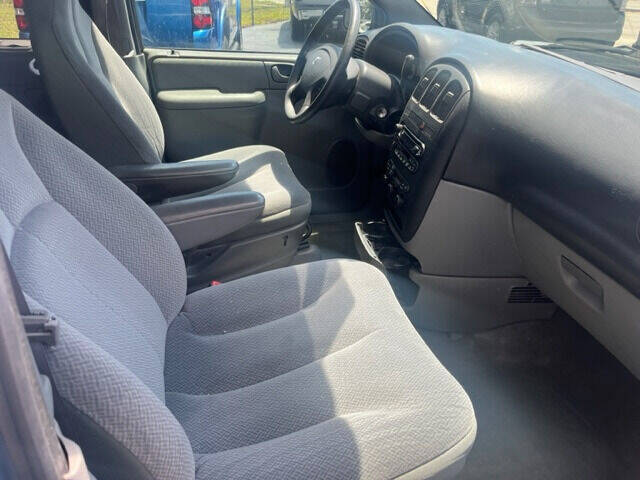 2005 Dodge Grand Caravan  - $3,995