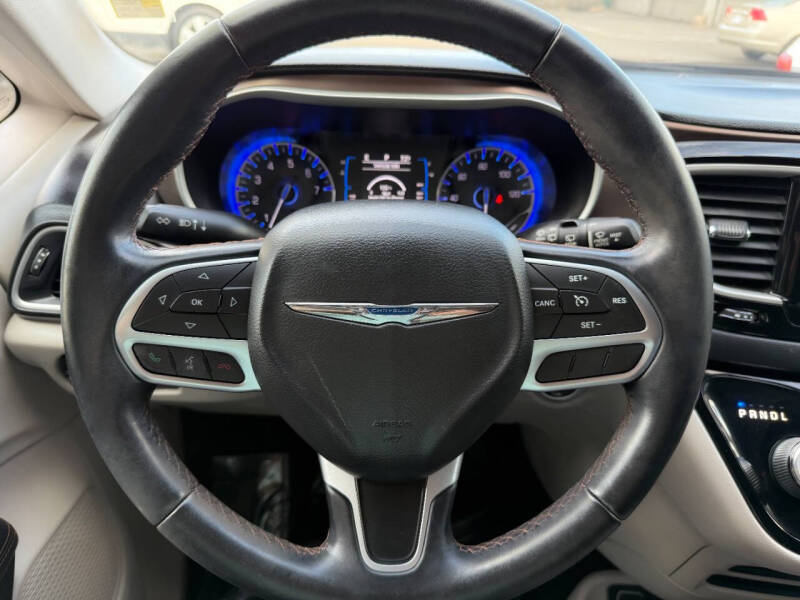 2017 Chrysler Pacifica Touring-L