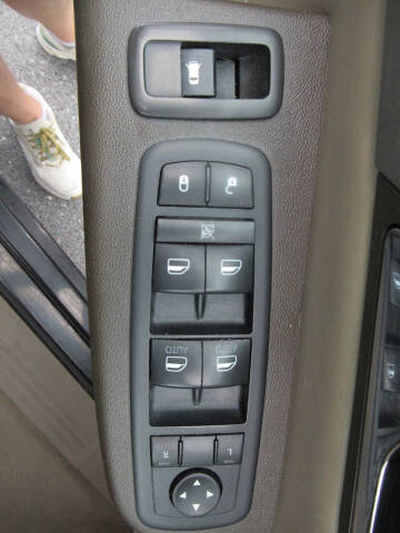 2012 Volkswagen Routan SE