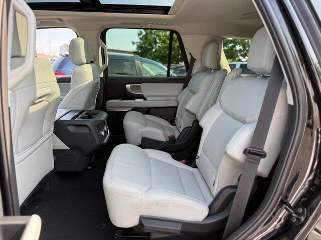 2025 Ford Expedition Platinum