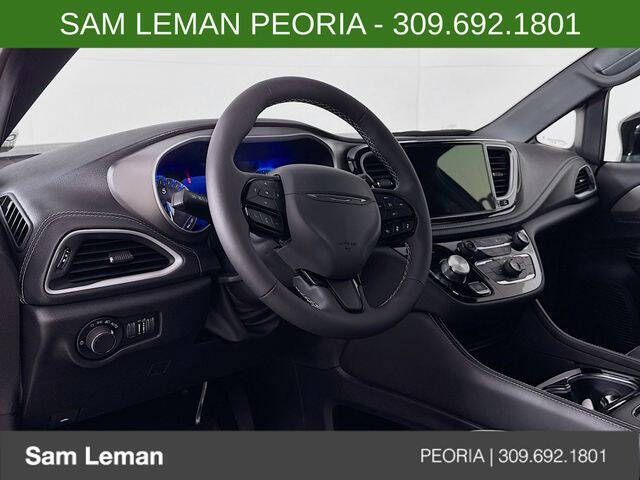 2027 Chrysler Pacifica Limited