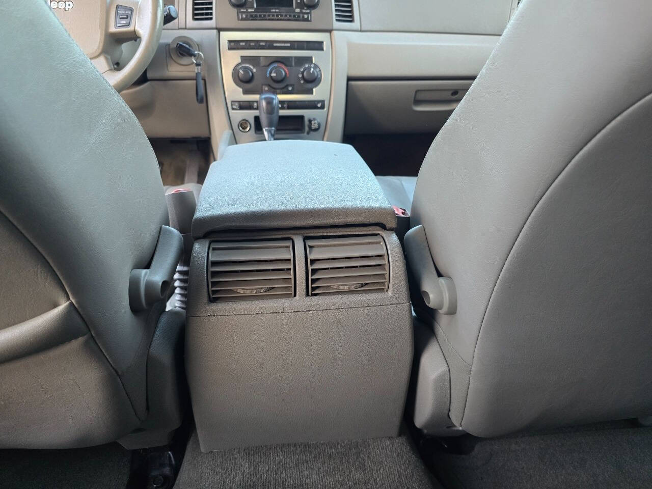 2005 Jeep Grand Cherokee for sale at QUEENSGATE AUTO SALES in York, PA