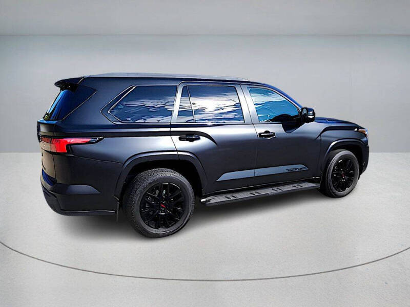 2024 Toyota Sequoia SR5