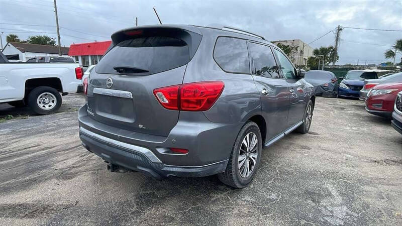 2017 Nissan Pathfinder SL