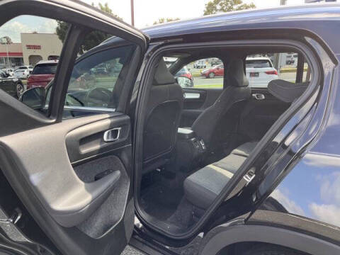 2025 Volvo XC40 B5 Core Bright Theme