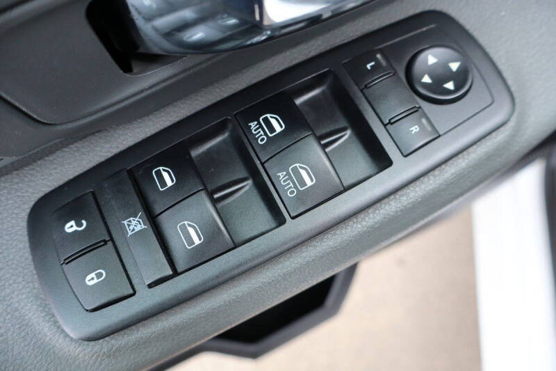 2016 RAM 1500 SLT