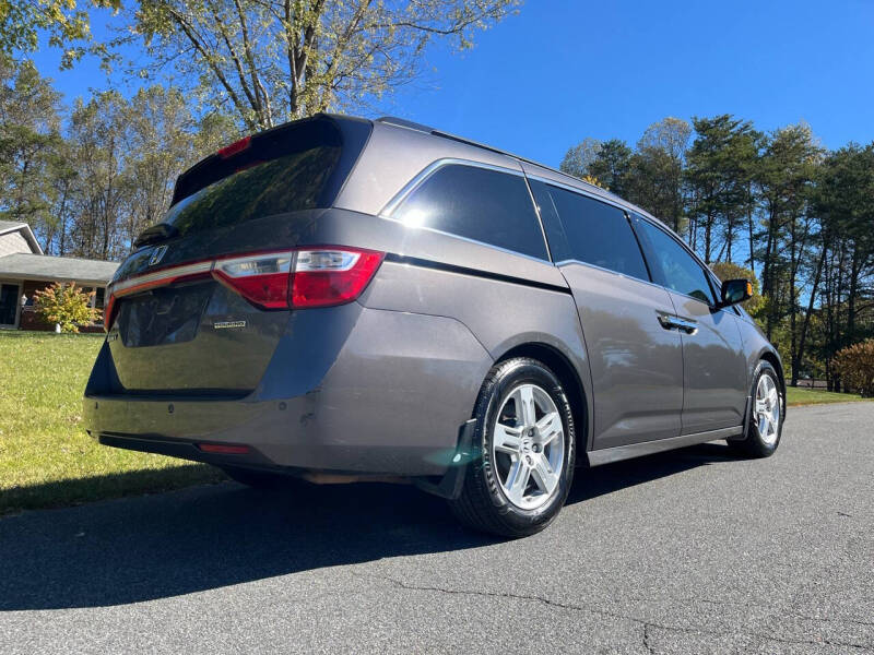 2011 Honda Odyssey Touring photo 9